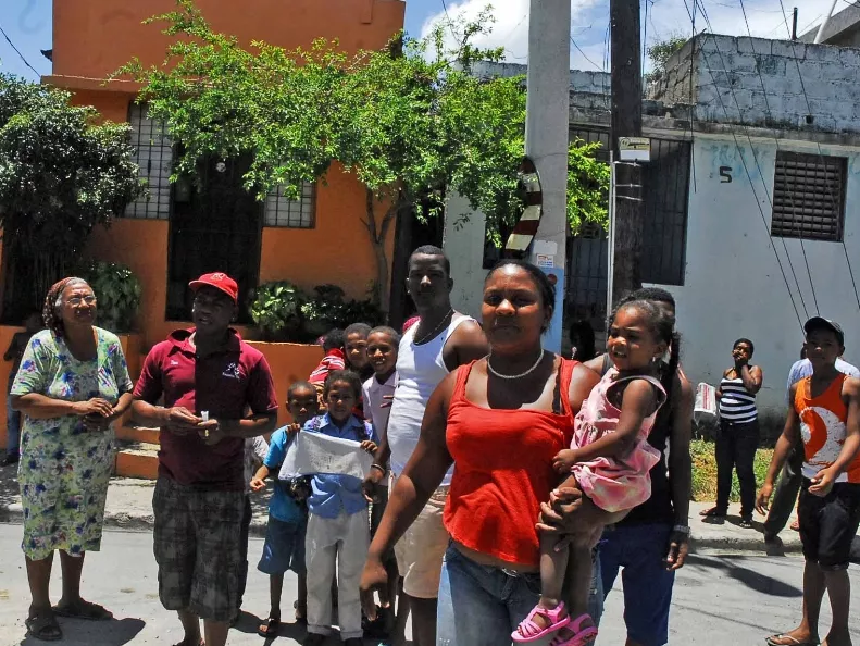 Vecinos defienden acusados abusos