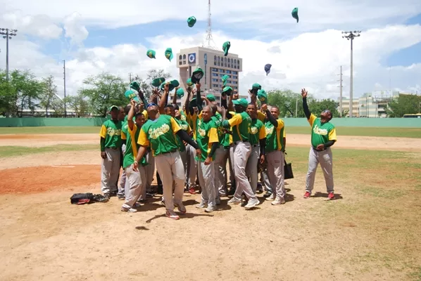 Ejército vence Policía en primer partido de serie final de Juegos Militares y la PN