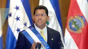 El Salvador: Expresidente Francisco Flores huyó a Panamá, según el gobierno