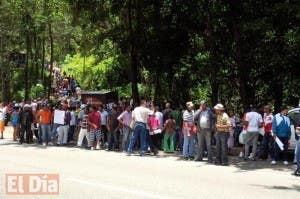 La Policía desvía manifestantes irían a La Vega a protestar contra el obispo y a pedir se explote loma Miranda