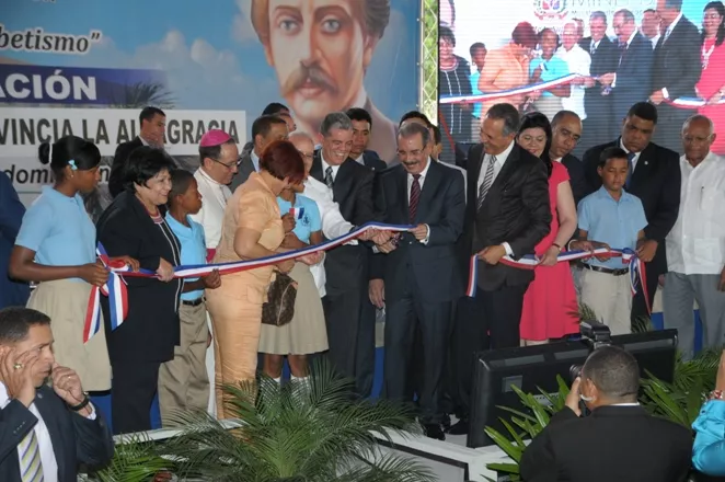 Presidente Medina entrega 11 nuevas escuelas en La Altagracia