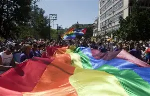 Cubanos le ponen color a marcha contra homofobia