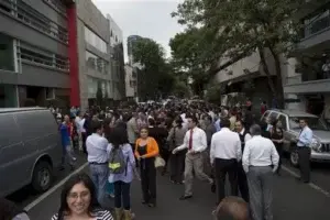 Fuerte sismo sacude ciudad de México