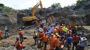 Descartan sobrevivientes en derrumbe de mina en Colombia