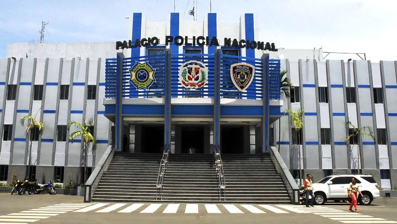 Suspenden cuatro policías por muerte de estudiante de medicina en Santiago