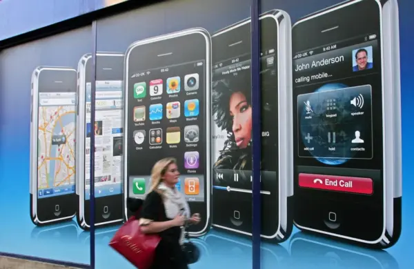 BRlTAlN-COMPANY-TELECOM-TECHNOLOGY-APPLE
