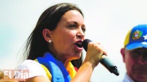 María Corina Machado mantiene su candidatura pese inhabilitación