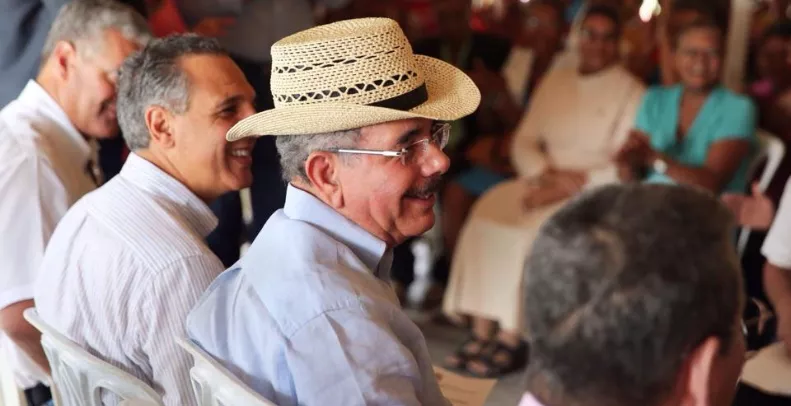 Presidente Danilo Medina recibe gorro en Mata del jovo, Santiago.