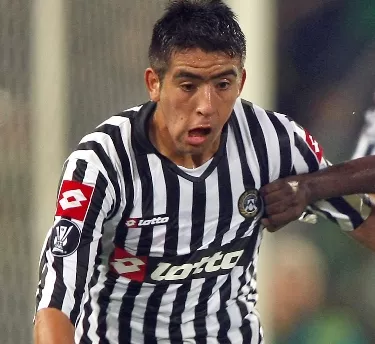 Tinga, Mauricio Isla