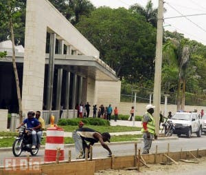 Estricta seguridad matiza apertura embajada EU