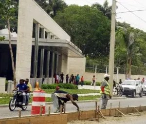 Estricta seguridad matiza apertura embajada EU