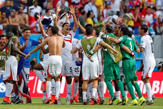 El equipo de Costa Rica celebra el triunfo 1-0 frente a Italia El equipo de Costa Rica celebra el triunfo 1-0 frente a Italia
