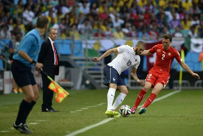 Francia golea 5-2 a Suiza y queda a un paso de los octavos del Mundia