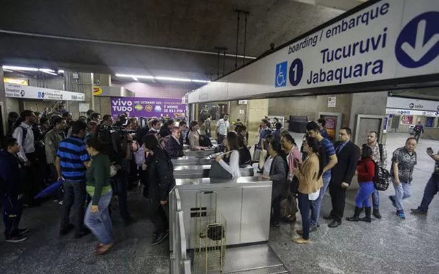 Empleados del metro de Rio de Janeiro amenazan con entrar en huelga un día ante del Mundial 