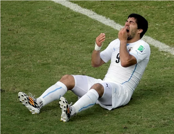 Luis Suárez: amado por Uruguay más allá de sus mordidas