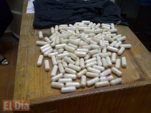 Una  niña tenía 104 cápsulas de droga en el estómago