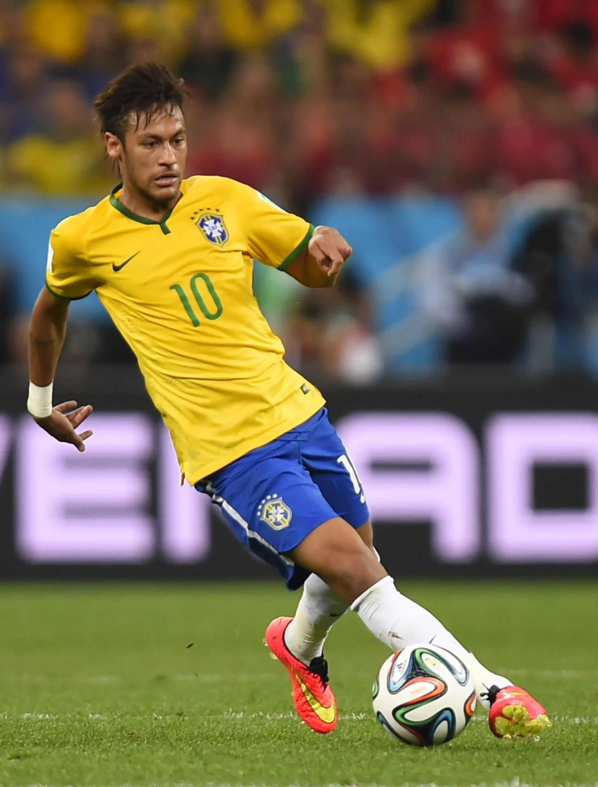 Mundial: Neymar salva a Brasil en su debut