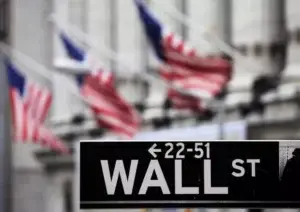 Wall Street cierra con fuertes pérdidas y el Dow Jones cae un 2,93 % por temor de una guerra comercial con China