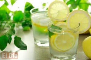 Conozca los beneficios de tomar agua con limón