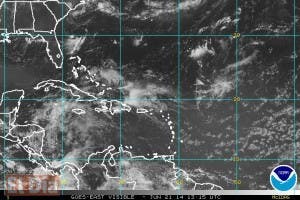 Onda tropical continuará provocando aguaceros este sábado