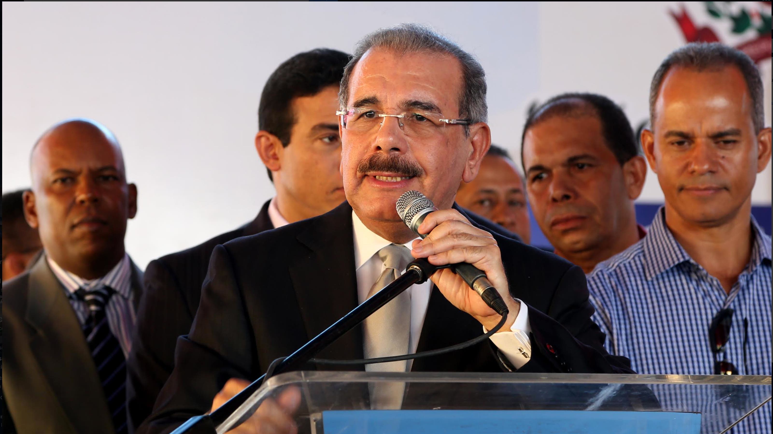 Presidente Medina revela comisión elabora reglamento de la Ley de Naturalización