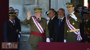 España: primera imagen del rey Juan Carlos y el príncipe Felipe juntos después de la abdicación