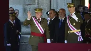 España: primera imagen del rey Juan Carlos y el príncipe Felipe juntos después de la abdicación