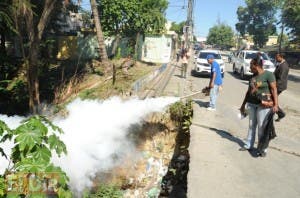 Miles de empleados públicos participan en jornada nacional contra el dengue