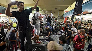 Bloquean acceso al aeropuerto de Río de Janeiro horas antes de la inauguración del Mundial