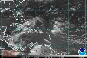 Primera onda tropical afectará al país este lunes junto a una vaguada