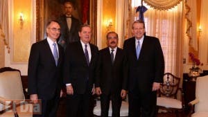 Presidente Medina recibe comisión de los mormones en el Palacio Nacional