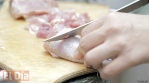 Salud Pública afirma población puede comer carne de pollo y huevos