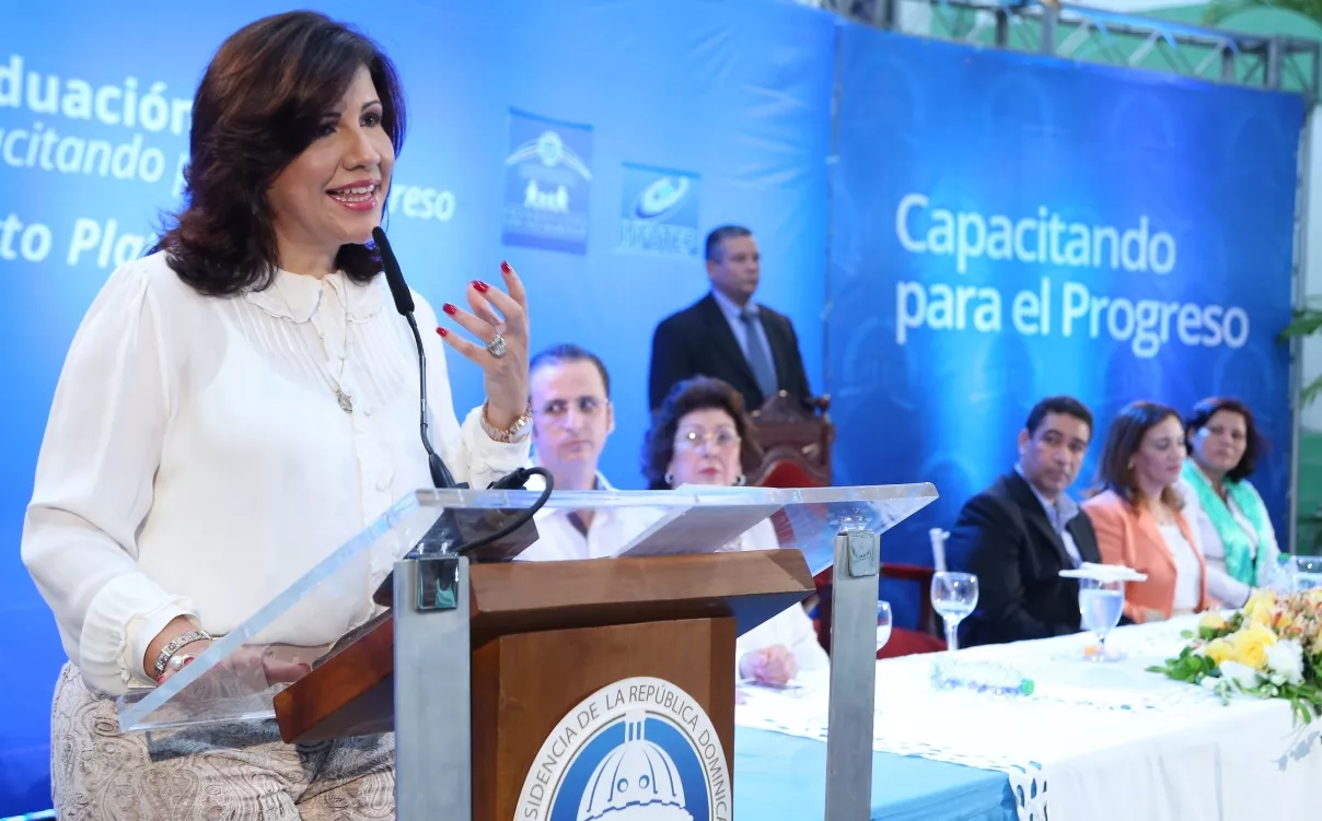 Cedeño gradúa 2 mil capacitó  Progresando