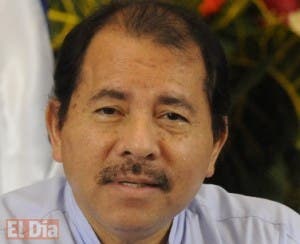 Ortega asume cuarto mandato, tercero seguido, con su esposa de vicepresidente