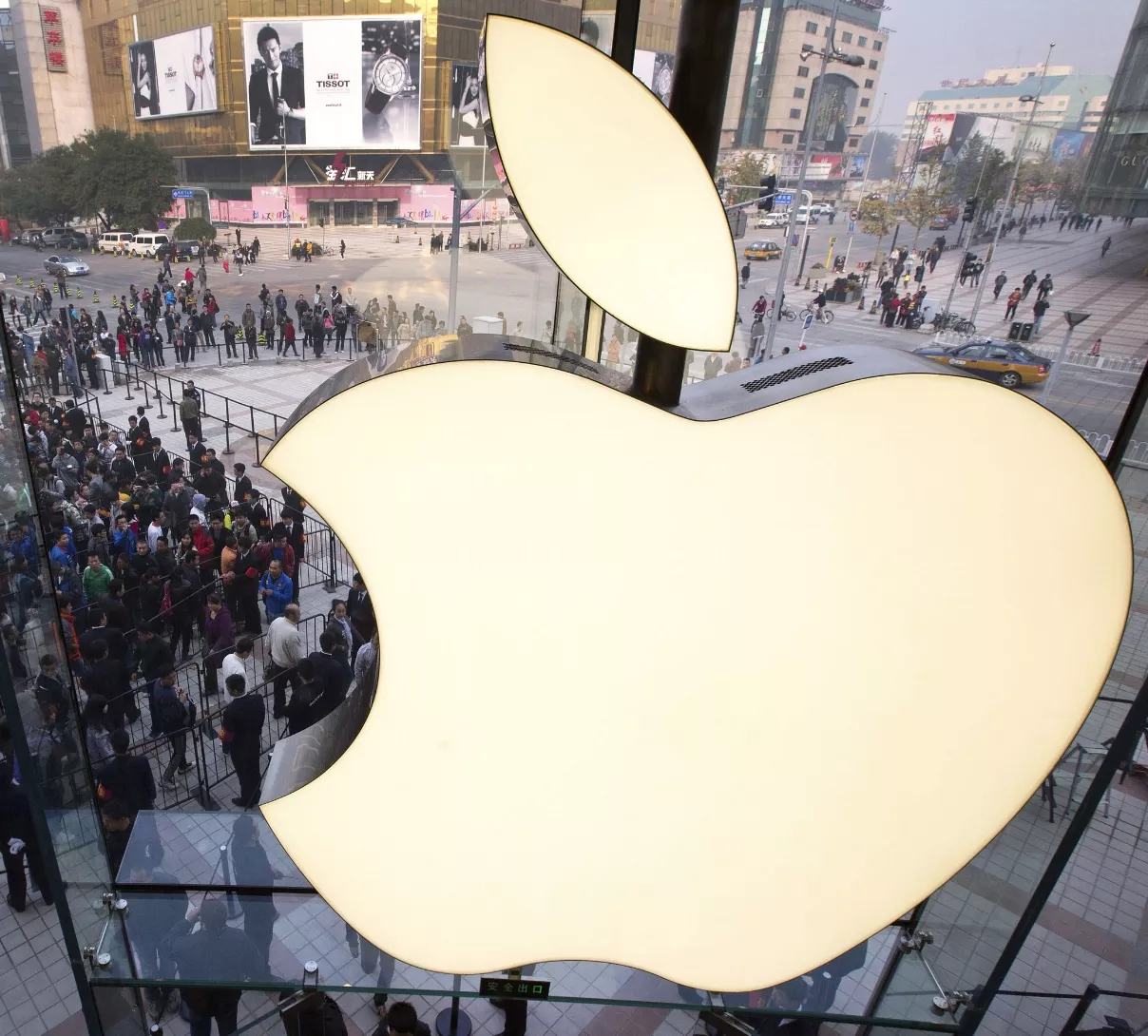 Apple ante demanda iPhones más grande