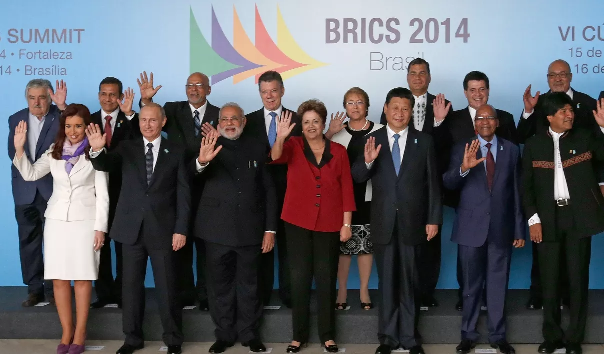 Cumbre BRICS acuerda crear banco de desarrollo