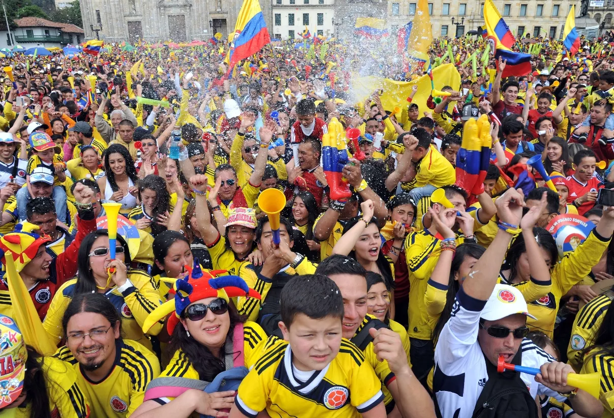 FBL-WC-2014-COL-FANS