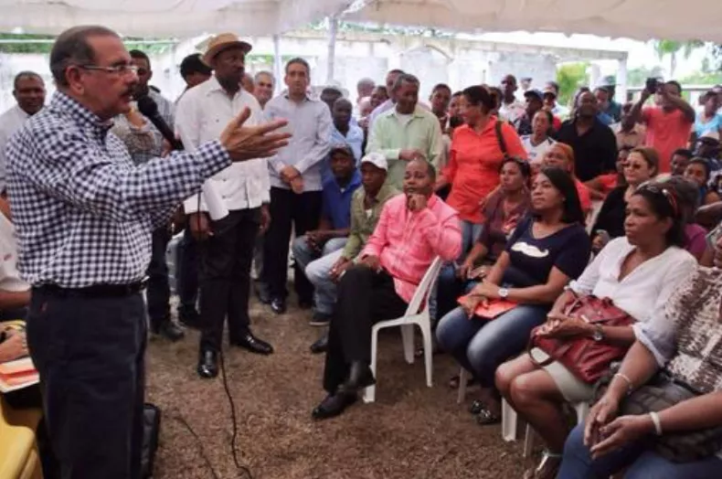 El preidente Danilo Medina, visita a los productores de Guerra