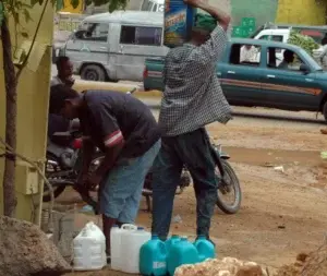 Denuncian CAASD aumenta tarifa servicio de agua a viviendas