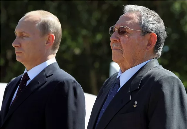 Raúl Castro y Putin se reúnen en el Palacio de la Revolución de La Habana