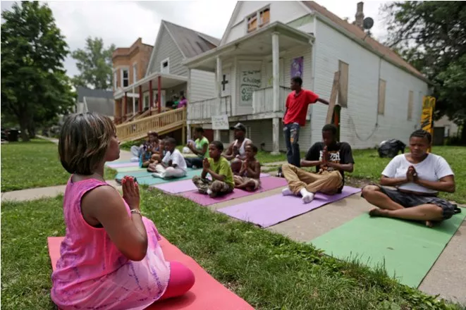 En Chicago usan yoga contra la violencia