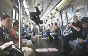 Policía de Nueva York en contra de acrobacias en trenes