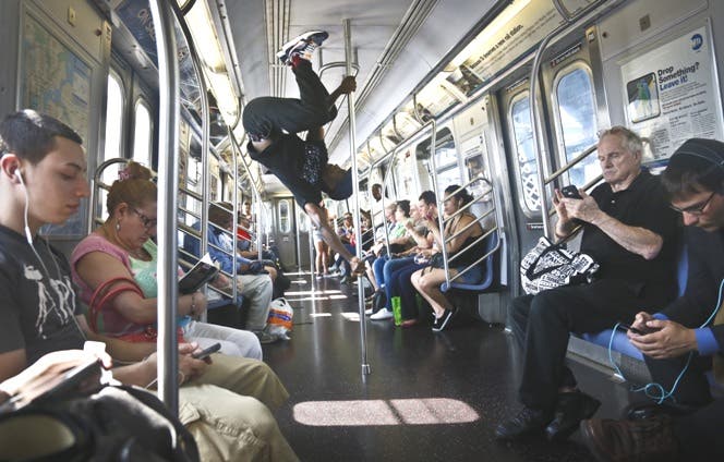 Policía de Nueva York en contra de acrobacias en trenes