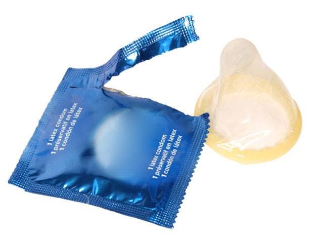 Lo que podría pasar si te quitas muy rápido un preservativo después de tener relaciones sexuales