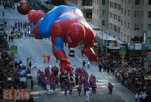 Detienen a «Hombre Araña» tras caerle a «trompá» a un policía en New York