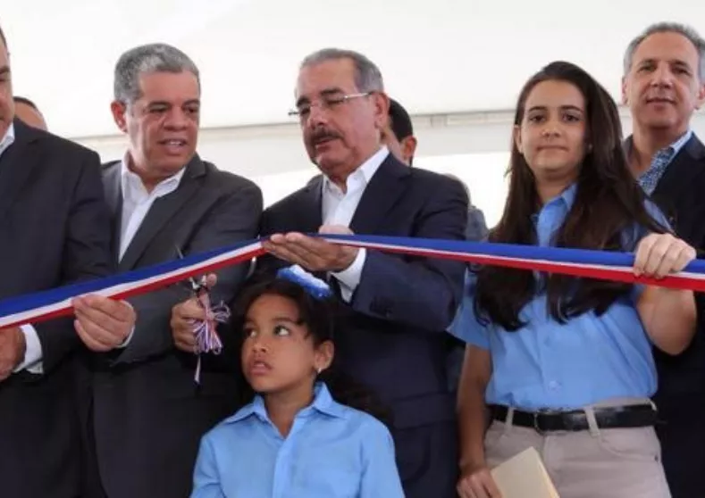 Presidente Medina inuguras varias escuelas en la provincia espaillat