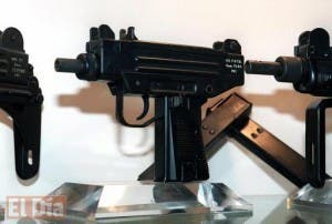 Niña de 9 años mata accidentalmente a su instructor con un subfusil Uzi