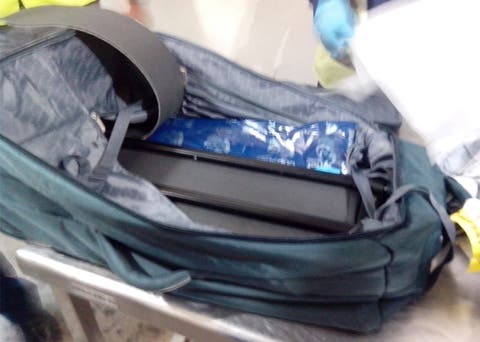 «Mula» deja abandonada maleta con droga en aeropuerto Las Américas
