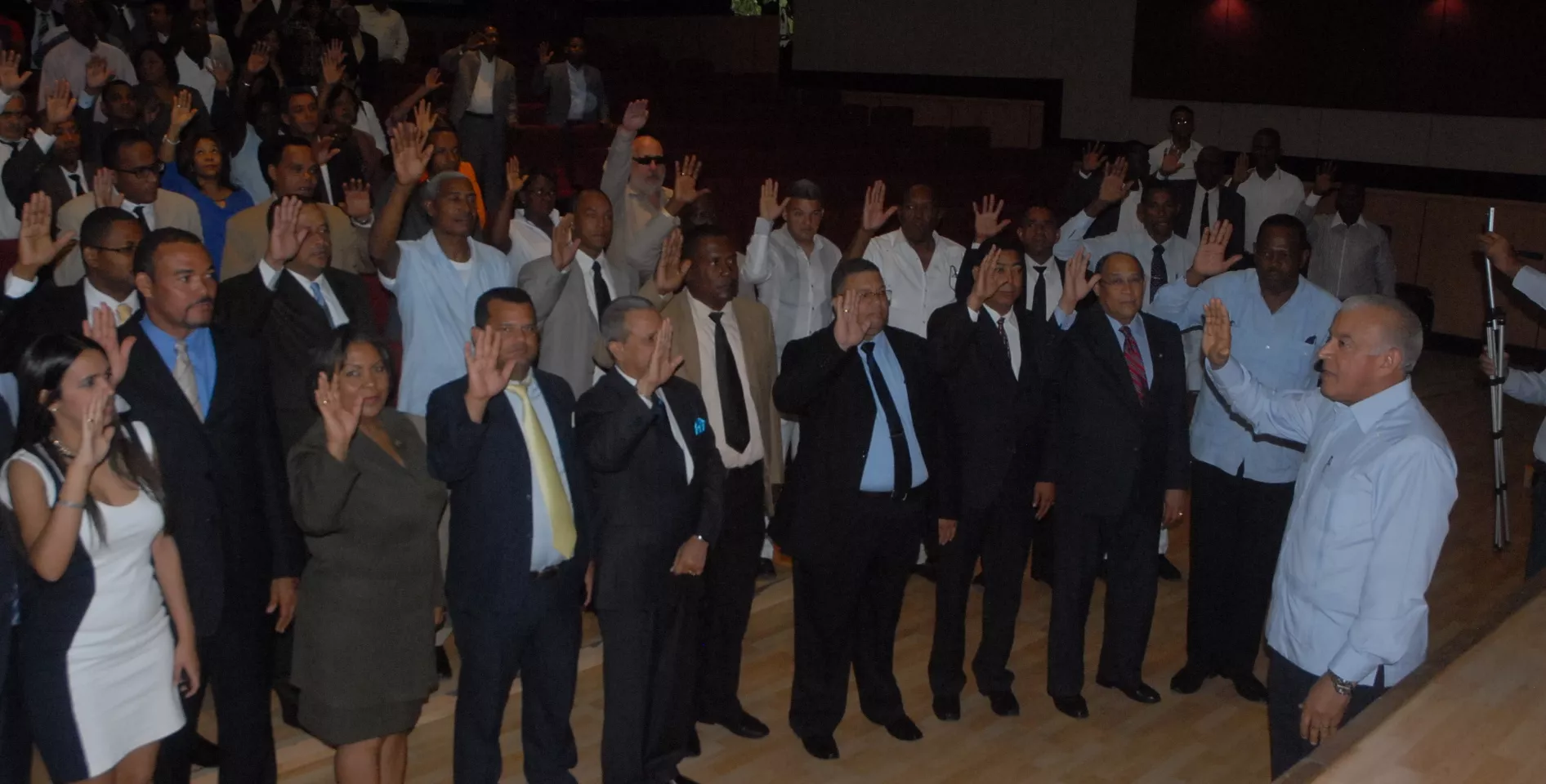 Andrés-Bautista-toma-juramento-a-abogados-del-PRM.