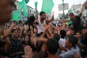 Palestinos celebran jubilosos alto al fuego